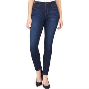 Gloria Vanderbilt Comfy Curvy Skinny Jeans
